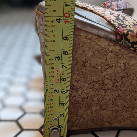 Sandals - Picture 4 of 4